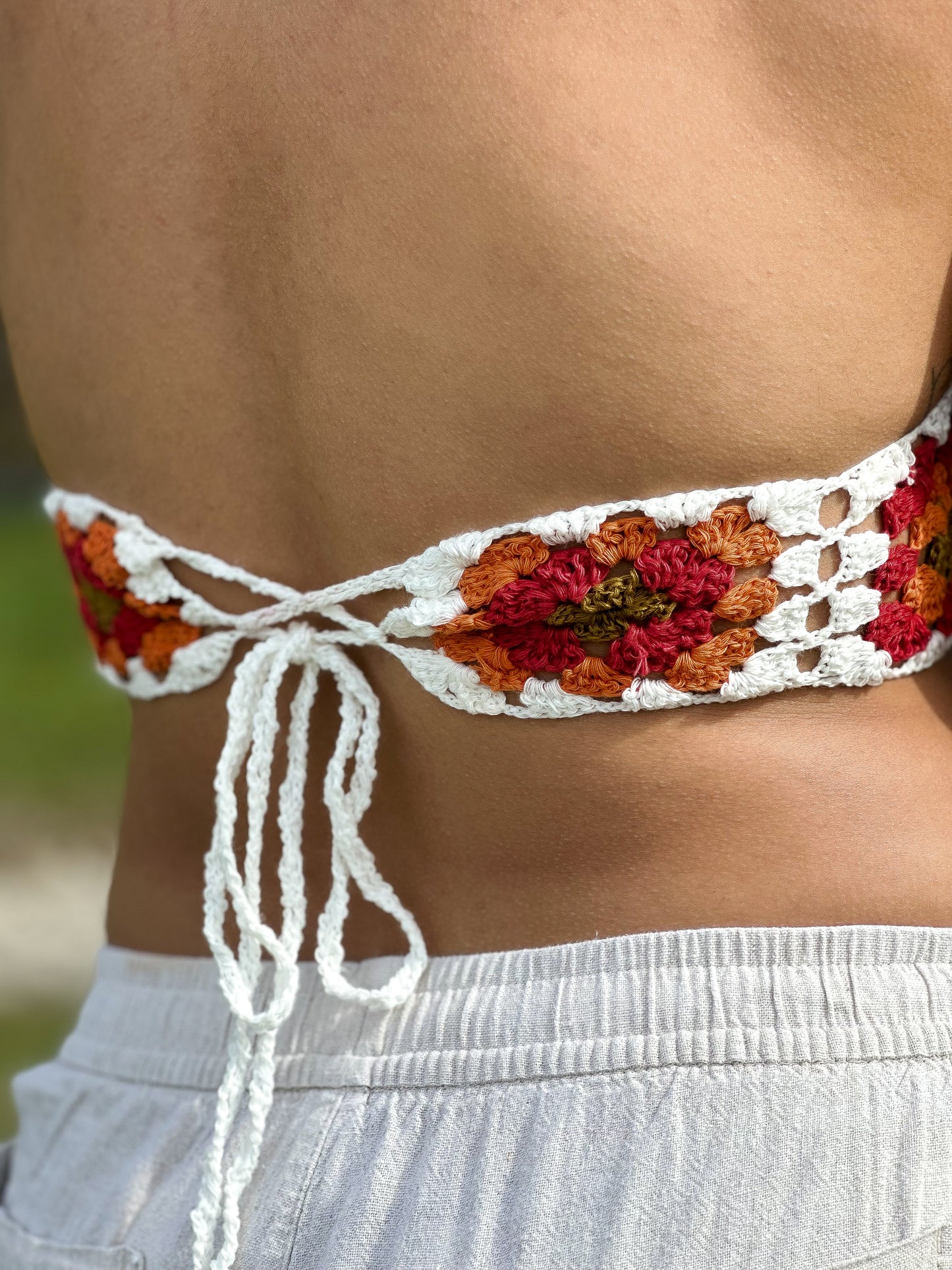 Top Granny Square con cuello atado