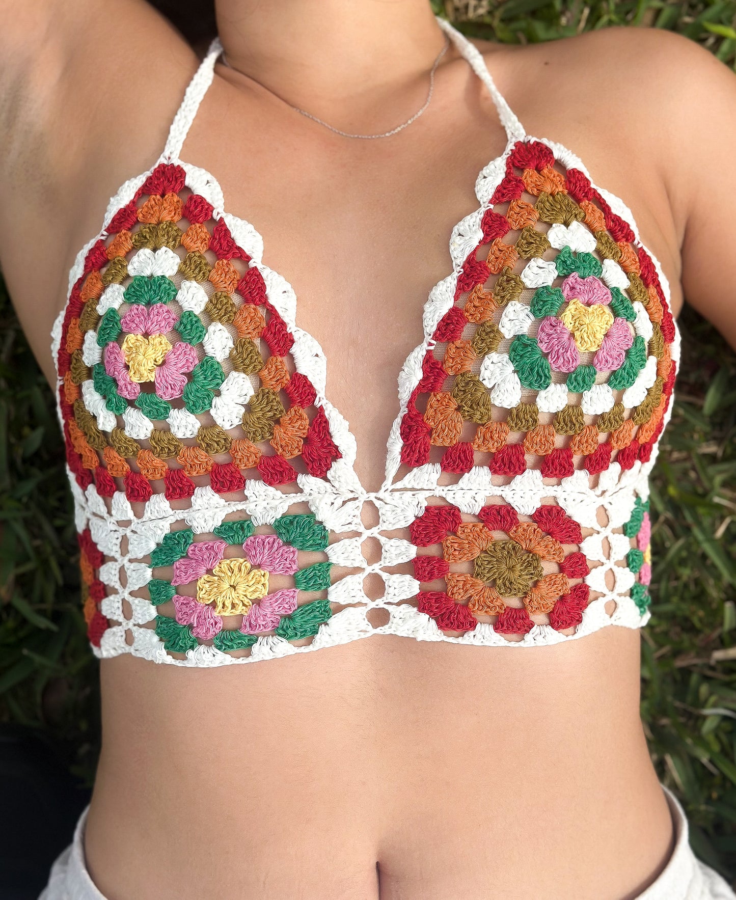 Top Granny Square con cuello atado
