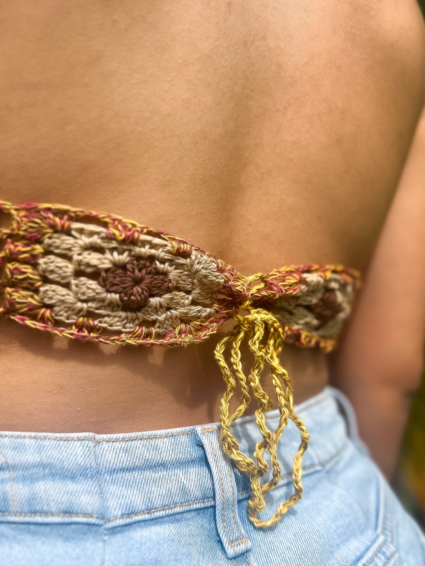 Top Granny Square con cuello atado